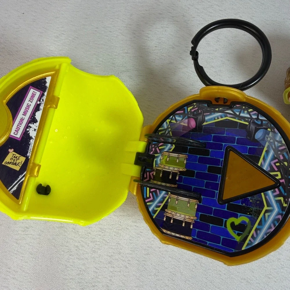 LOL Surprise‎ Doll 2022 MGA Bhaddie Neon Yellow Gold Glitter with Case Ball DJ